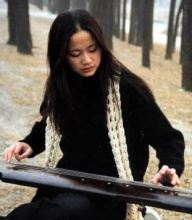重庆市古琴演奏家（巫娜）的演奏特点与风格